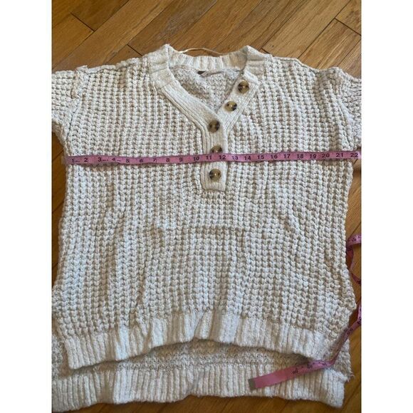 Free People Cozy Cream Knit Button-Front v-neck Sweater With high low Hem sz XS - Picture 5 of 9